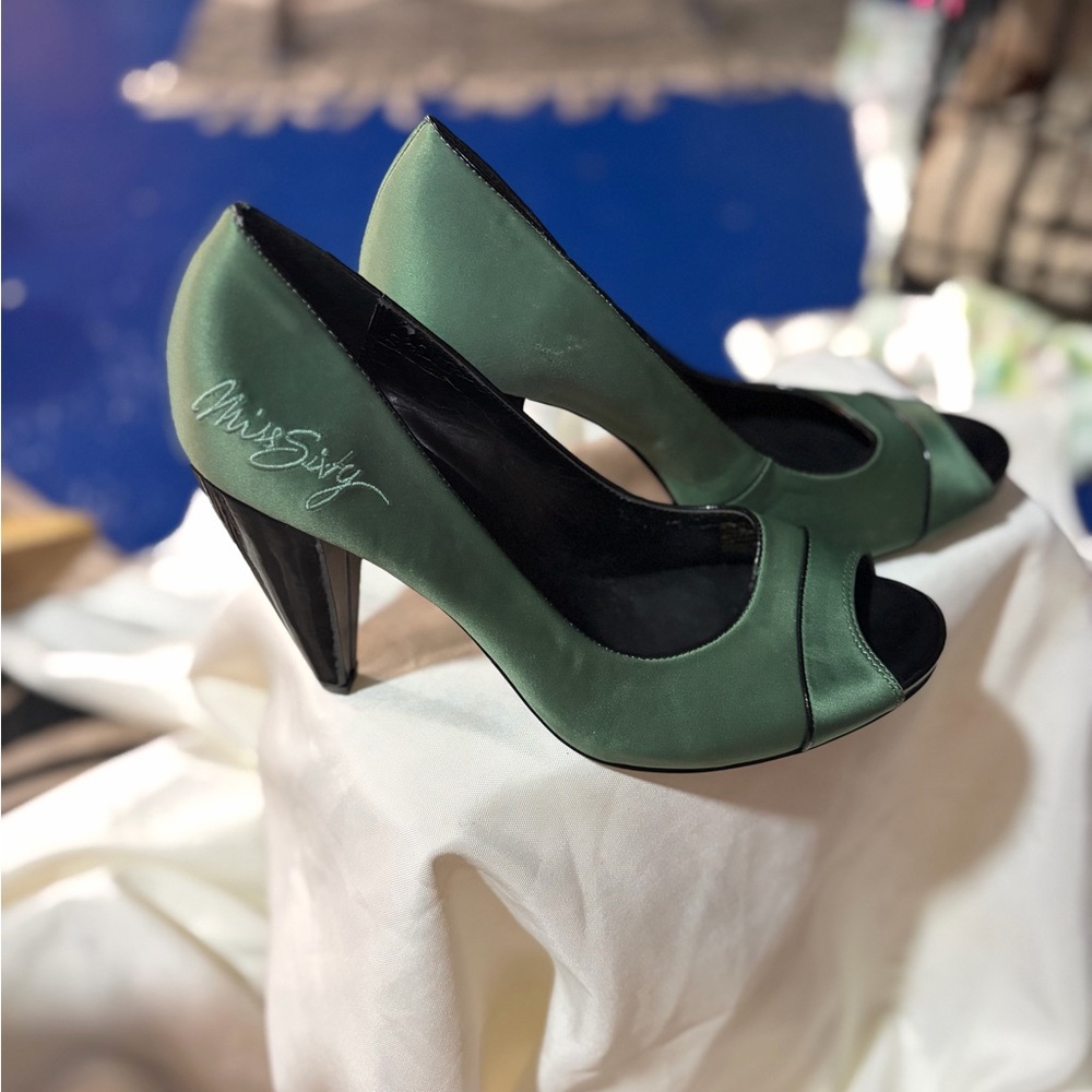 ✨ NWT Miss Sixty Green Satin Peep Toe Pumps — Never Worn!
